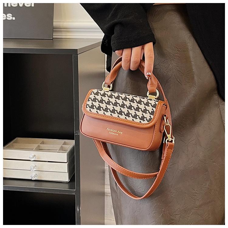 IELGY women's fashion mobile phone bag can be carried and messaged