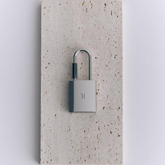 BTS Breloc MONOCROMAT