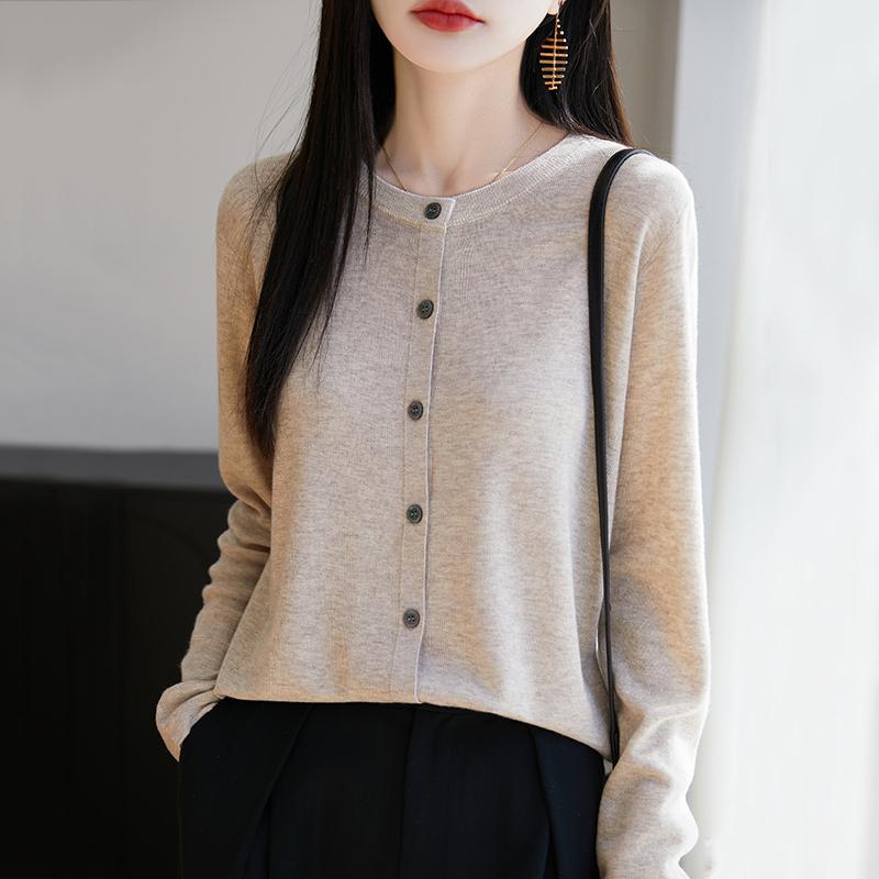 Dámský lehký kardigan z 50% vlny a 50% morušového hedvábí - všestranný úplet na 4 sezóny pro celoroční pohodlí a styl