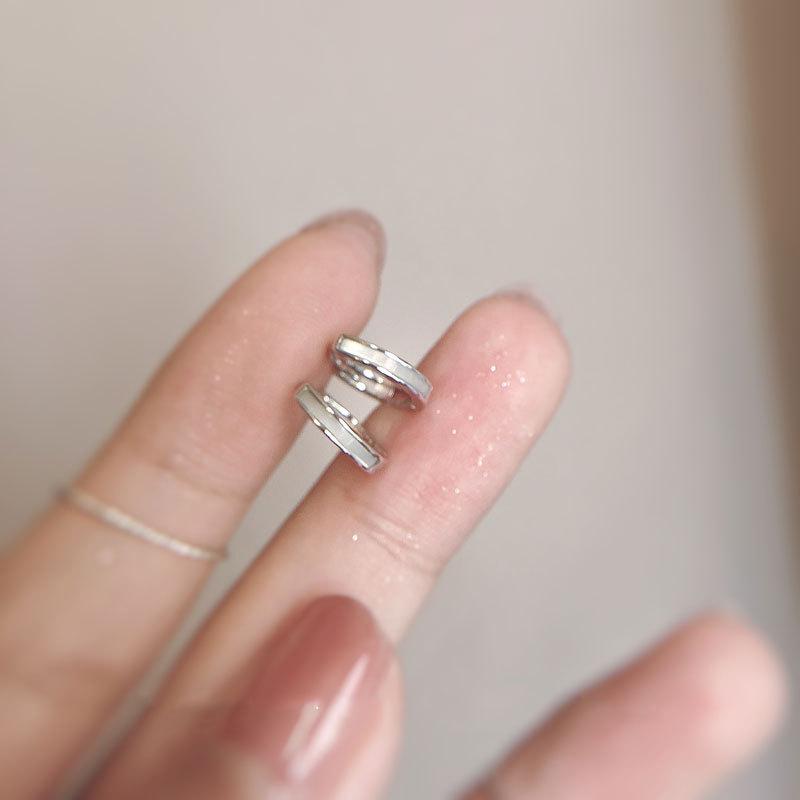 French Gentle White Fritillary Earbud Earrings Simple and Versatile Earrings