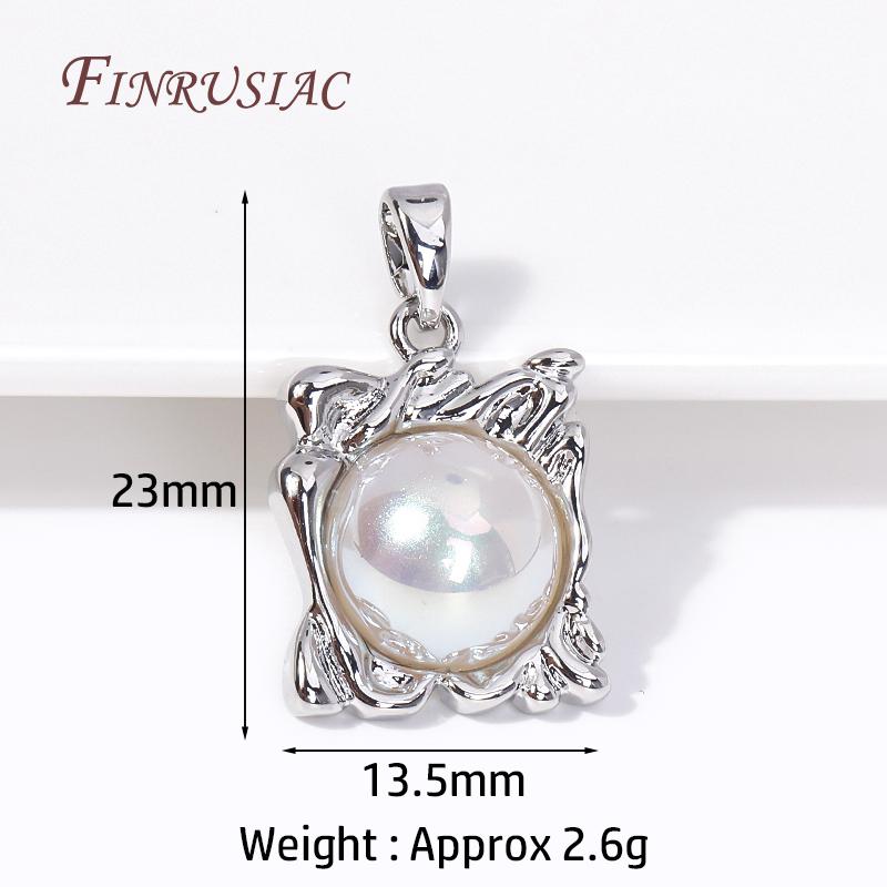 Großhandel Trendige 18K Gold Plated Herz / Bär / Hamsa / Blume / Lebensbaum Anhänger Charms Für Halskettenherstellung DIY Zubehör