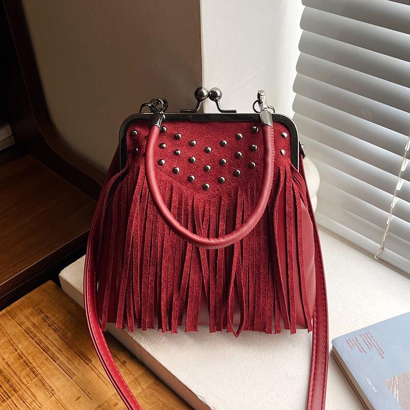 Fashion women's bags, messenger bags, retro fringed shoulder new versatile largecapacity women's portable clip bags
