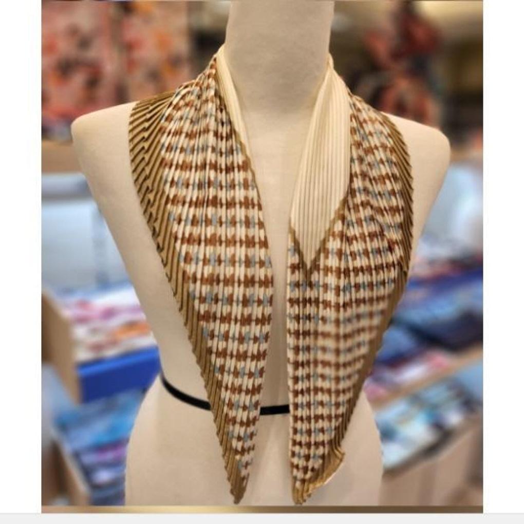 Arnaldo Basini Heart Point Pleated Scarf (ABS-2022E)