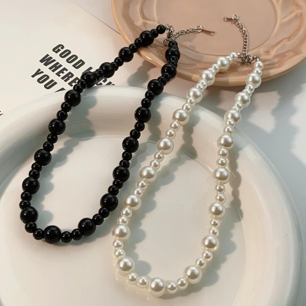 Light Luxury Niche Design Pearl Necklace Women's Summer Versatile High-end Sense Beaded Collarbone Chain Fashion Temperament Neck Chain