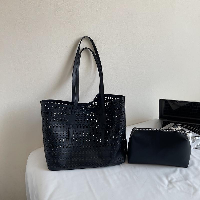 

Large Size Shoulder Tote Bags For Women Hollow Out Design Bucket Hobo Bag Large Capacity Shopper Totes Luxury Designer Handbags 43x28x13cm