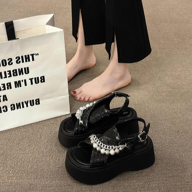 

Французские босоножки на платформе с цепочкой из жемчуга женские 2024 новые модные темпераментные повседневные ботинки нишевый дизайн пляжная обувь прилив 40