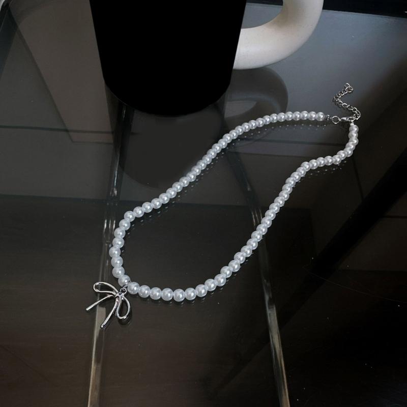 Elegant Pearl Beaded Necklace Charm Eye Catching Pearl Necklace with Bowknot Pendant Trendy Neck Chain for Parties
