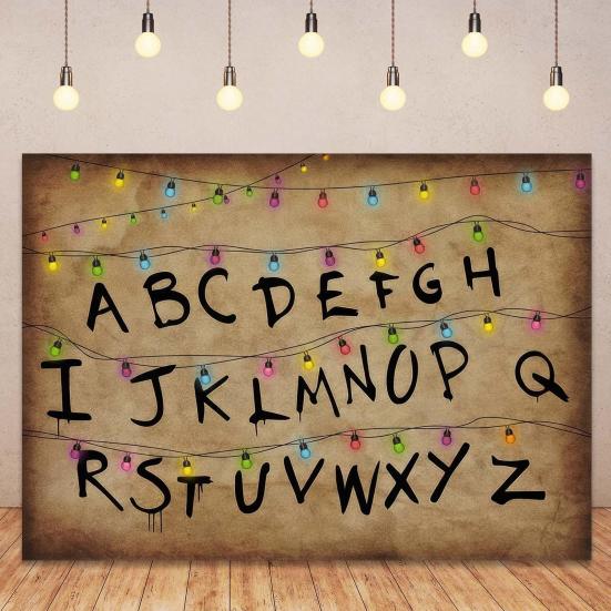 Sfondo Alfabeto Rustico Retro Colorato Alfabeto con Luci a Stringa Tema Sottosopra Oggetti di Scena per Foto per Halloween Forniture per Feste di Compleanno
