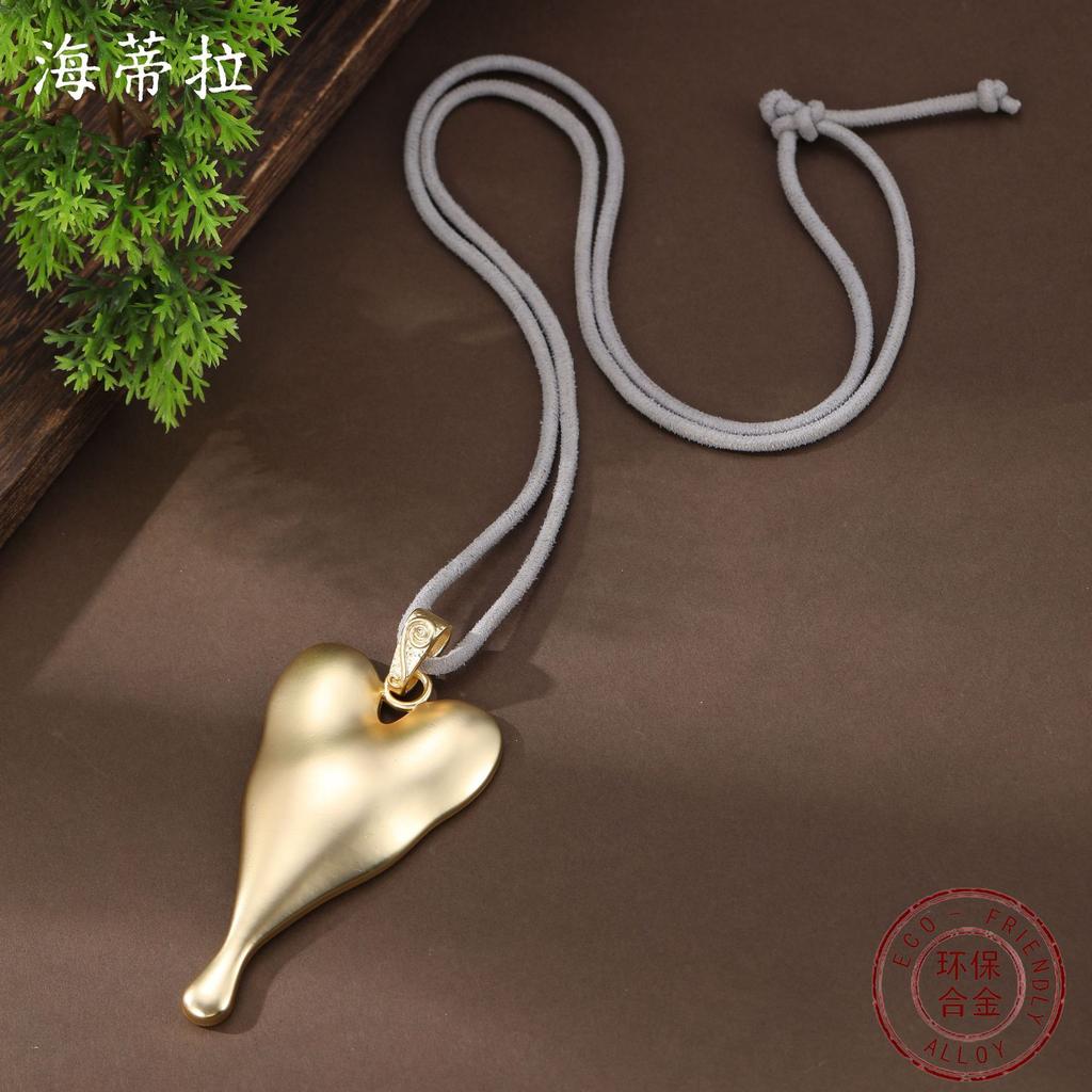 New Dumb Gold Love Velvet Long Pendant Women's Retro Simple Heart-shaped Versatile Long Necklace