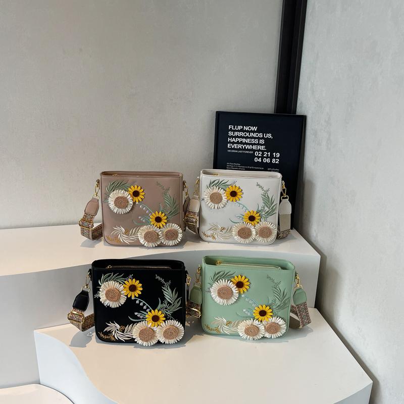 Neue 3D-Sonnenblumen-Stickerei Schultertaschen Mode Blumenstil Jugend Umhängetaschen Verstellbarer Riemen Lässige quadratische Tasche für Damen