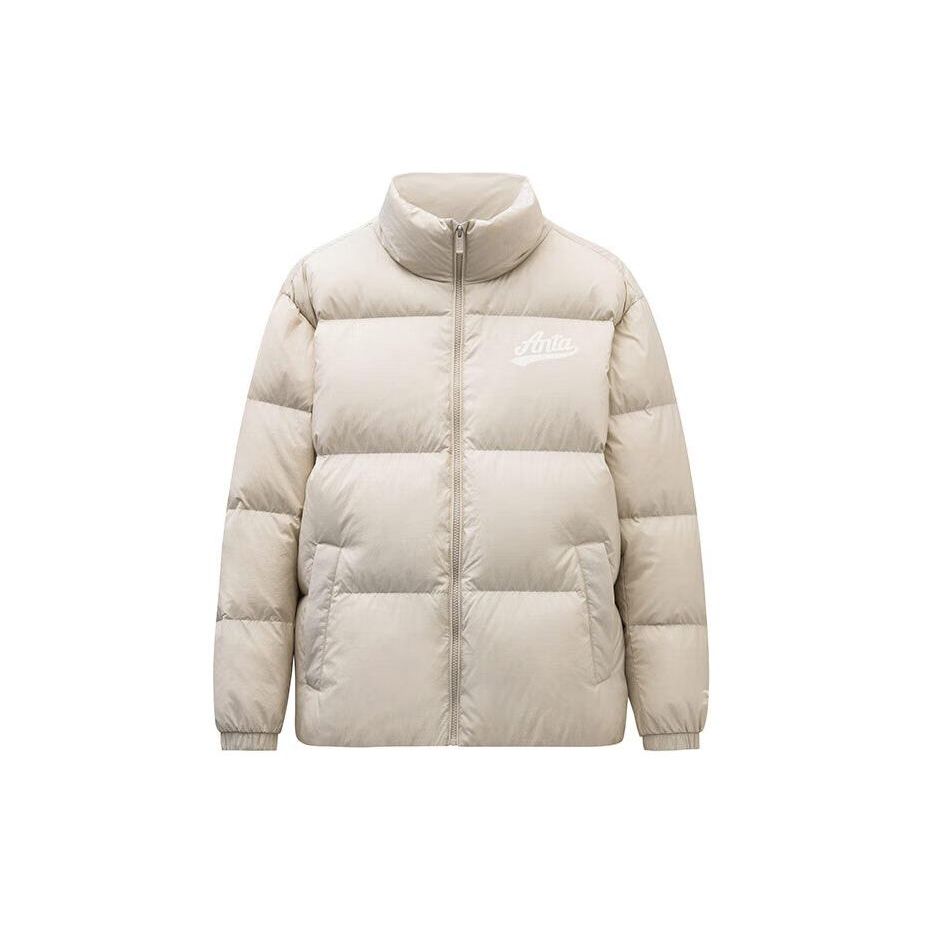 Anta Life Series Letter Print High Neck Loose Short Water Resistant Snow Shell Down Jacket Men Jacket Raw-Wood-Color 152348911-1