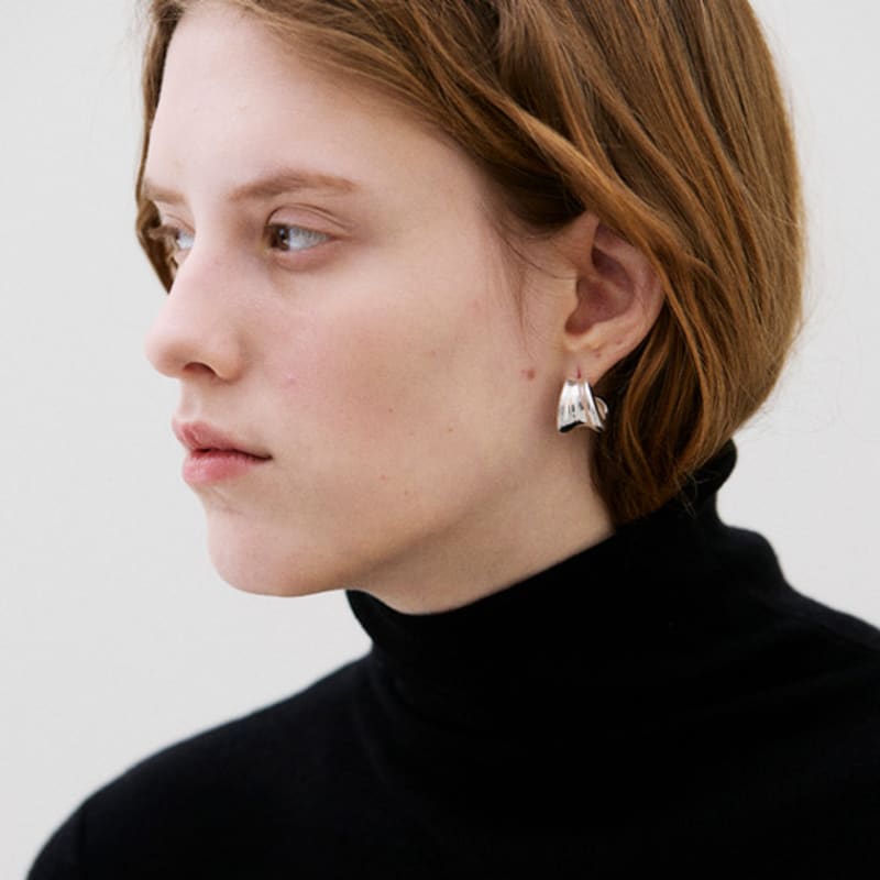 Poery Wavy Earring