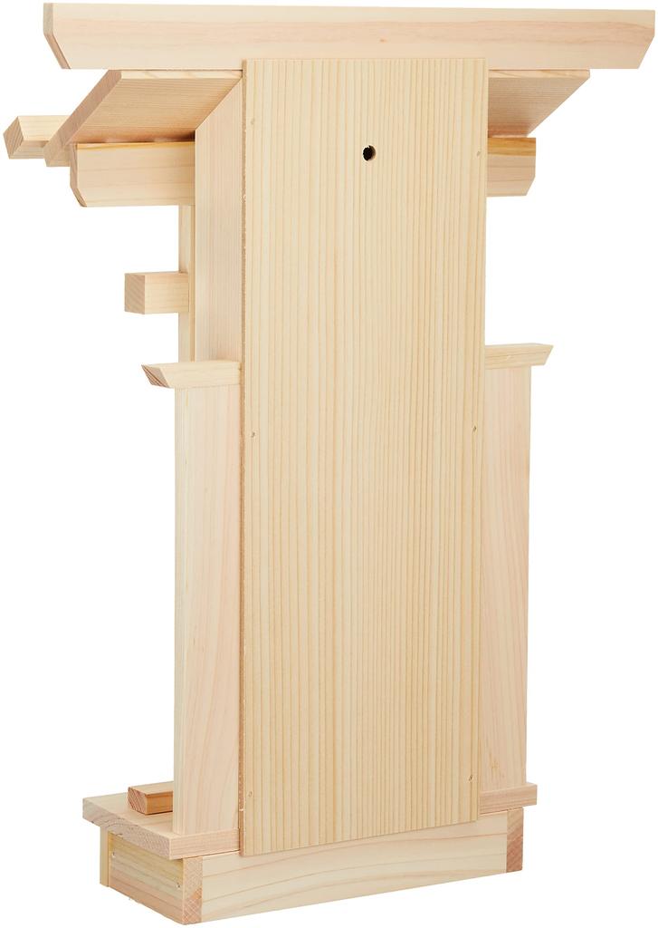 Shinto-Altarset mit Ärmeln und einem großen Schrein