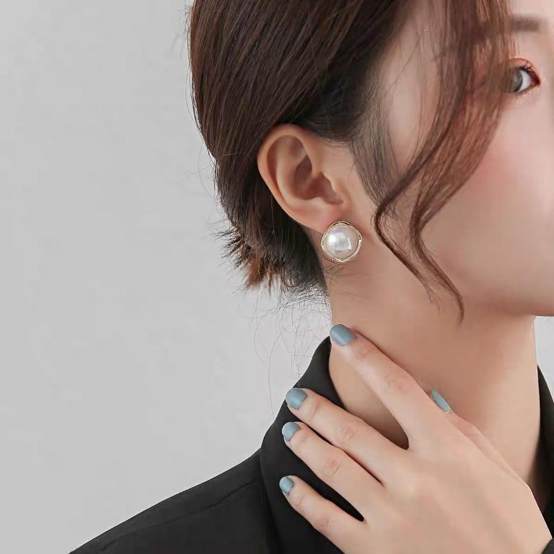 Pearl Earrings Women's High-end Earrings Ear Jewelry High-end Stud Earrings Niche Design Light Luxury