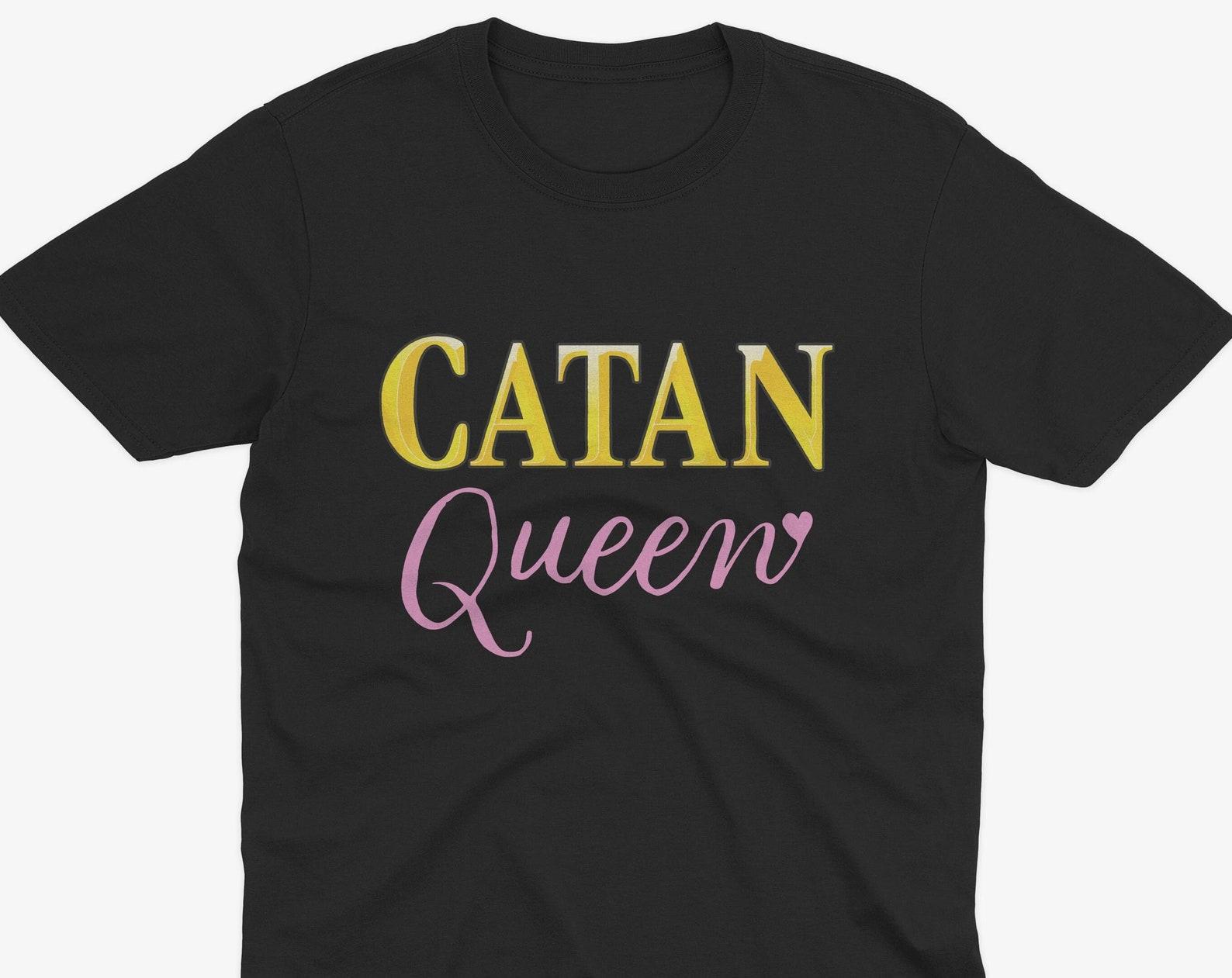 Catan Queen T-Shirt, Funny Catan T-Shirt, Catan T-Shirt, Board Games, Settlers of Catan, Board Games T-Shirt, Board Game Gift, Catan Gift. 3XL