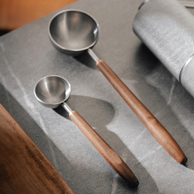 Cuchara Medidora de Acero Inoxidable con Mango de Madera Cuchara Sopera Cuchara Medidora Madera de Nogal Mango Largo Cucharas de Café Decoración de Cafetería