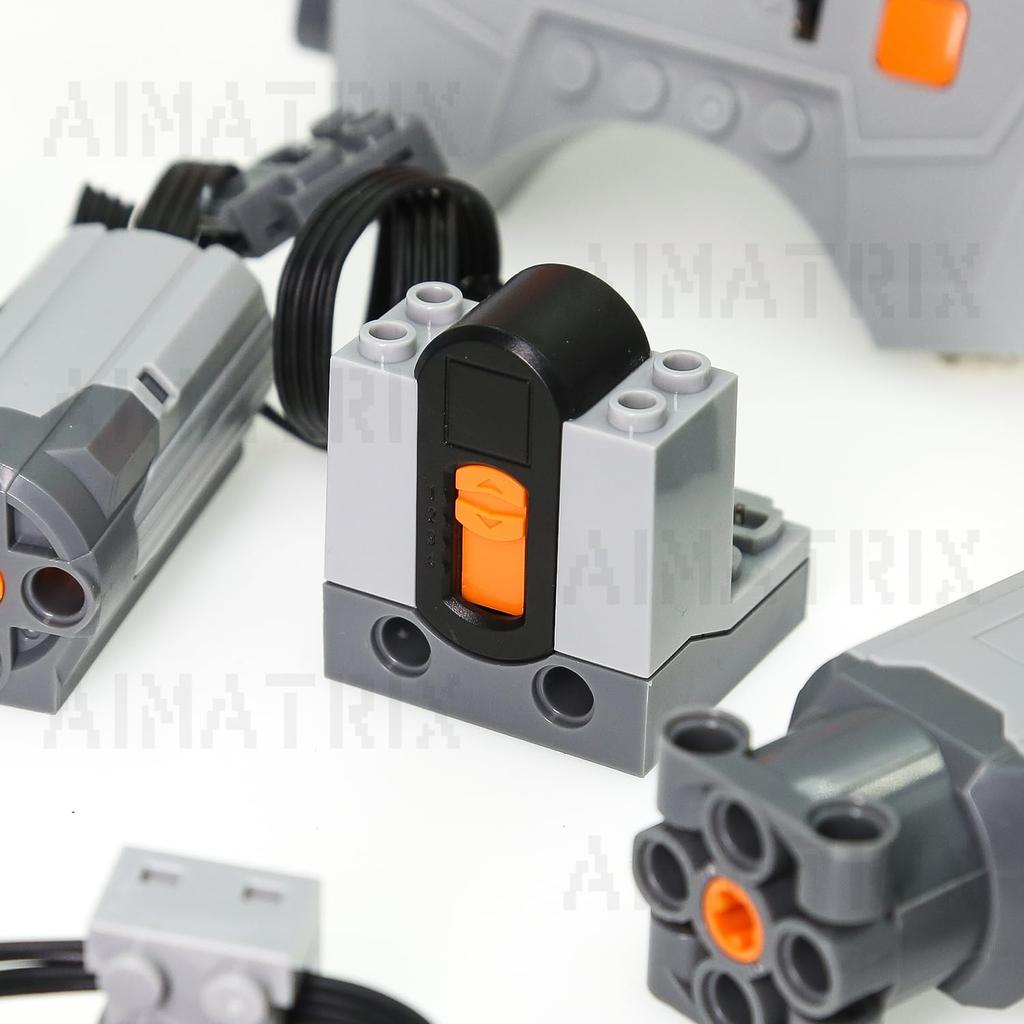O Conjunto AIMATRIX Power Functions inclui motores ML, um controle remoto, um receptor IR, um interruptor e um cabo de extensão, tornando-o um motor Technic