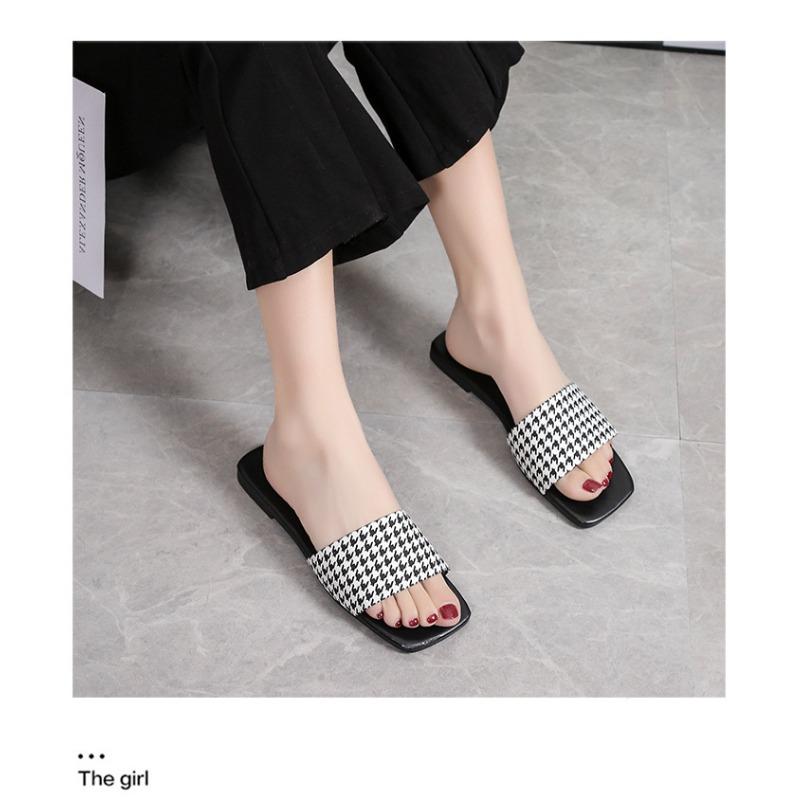 Flat Bottom Slippers Female Summer New Checkerboard Checkerboard Beach One Word Cool Slippers Female