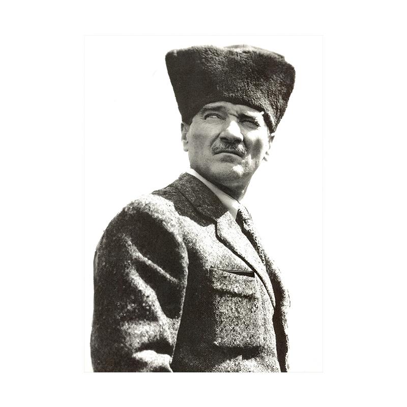 

Усміхнений портрет Мустафи Кемаля Ататюрка. Друк на полотні. Настінне мистецтво. Плакат. Позитивна картина для офісу. Домашній декор. Вітальня. Куадрос. 60x80cm No Framed