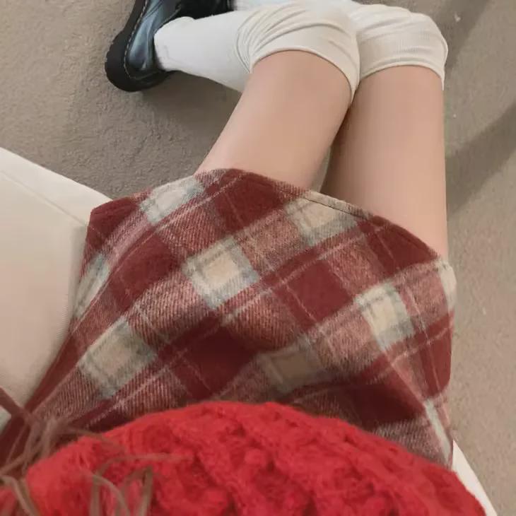 Korean-Style Retro Plaid Wool A-Line Skirt for Women, 2024 - High-Waisted, Slim Fit, Large Sizes Available