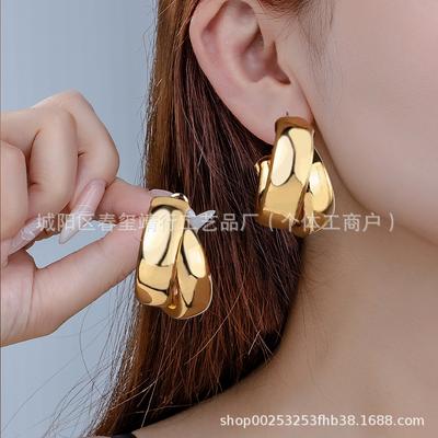 Boucles d'oreilles élégantes et simples, sens avancé, boucles d'oreilles en métal de niche, sens avancé, oreilles polyvalentes