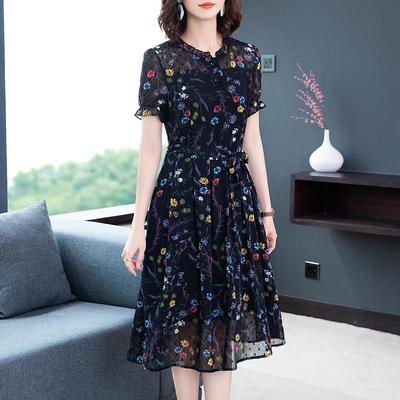 Vestido Floral de Chiffon Tamanho Grande para Mulheres - Verão 2023 Vestido de Manga Curta com Cintura Franzida