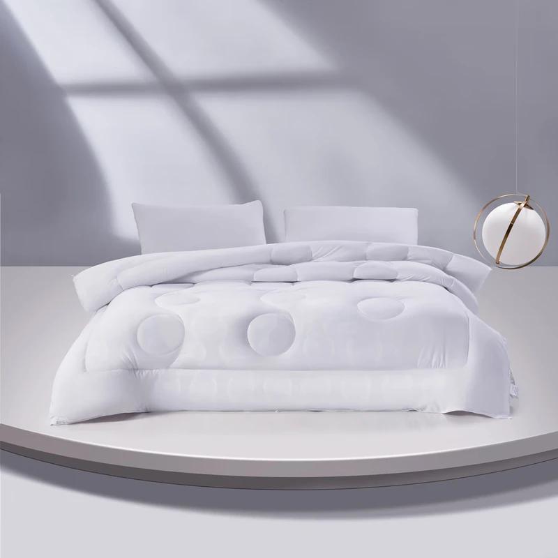 

Mercury Home Textiles California Sunshine All-Season Quilt