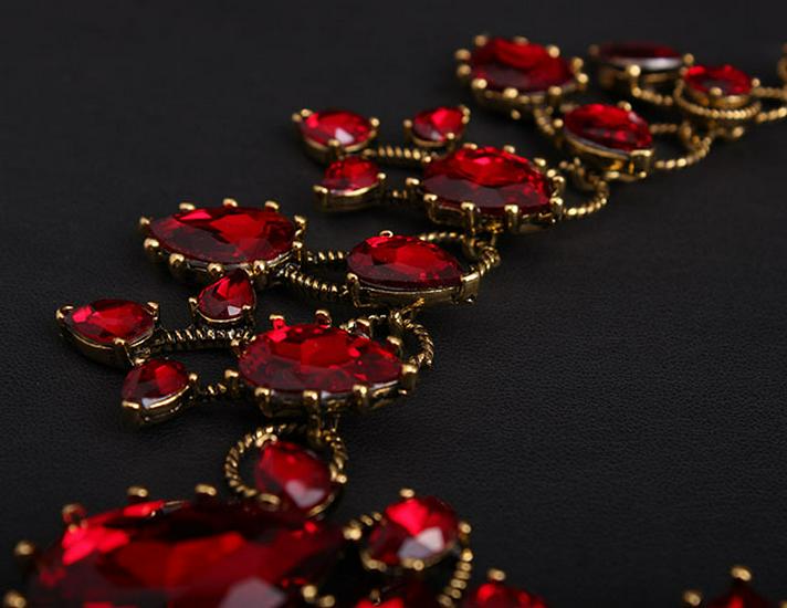 Colier Claviculă Retro European-American cu Gemă de Cristal pentru Femei