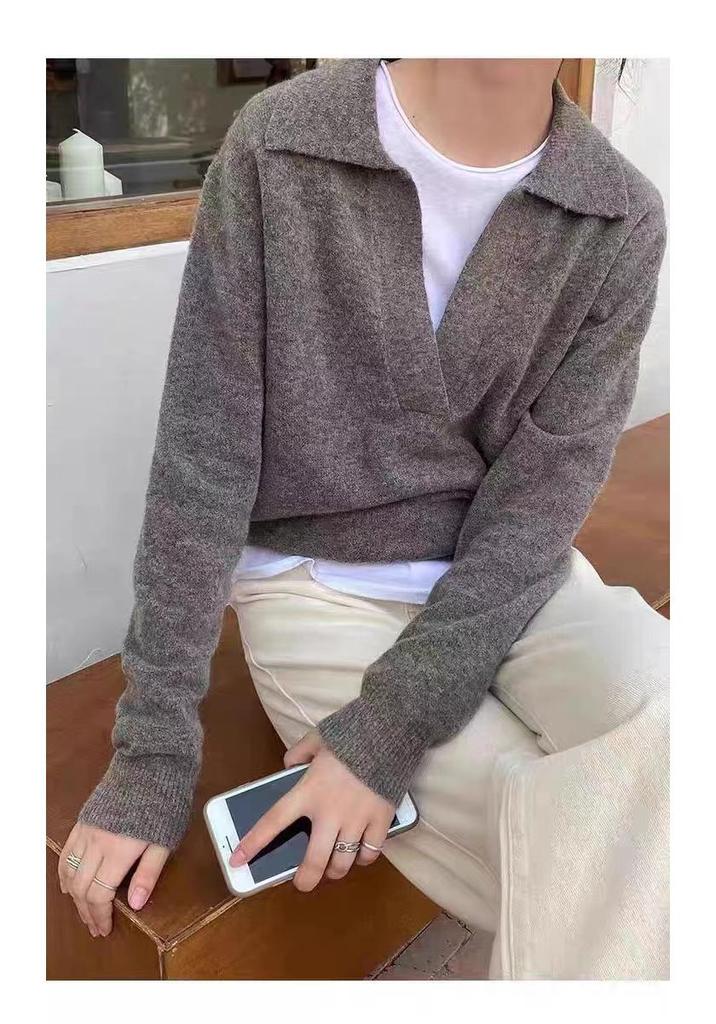 Women's 100% Pure Wool Polo Collar Sweater - Short, Versatile, Solid Color, Loose Knit for Autumn/Winter.