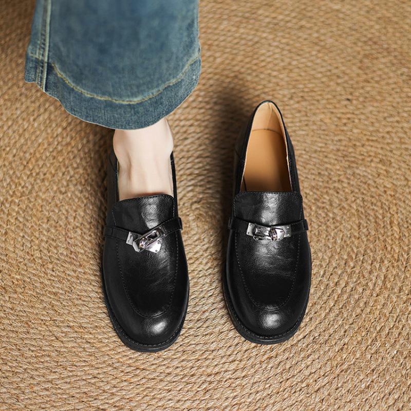 Wear new casual single shoes in all seasons, shallow-mouth rubber soft-soled leather shoes, cover feet, one pedal, lazy shoes, round head large siz