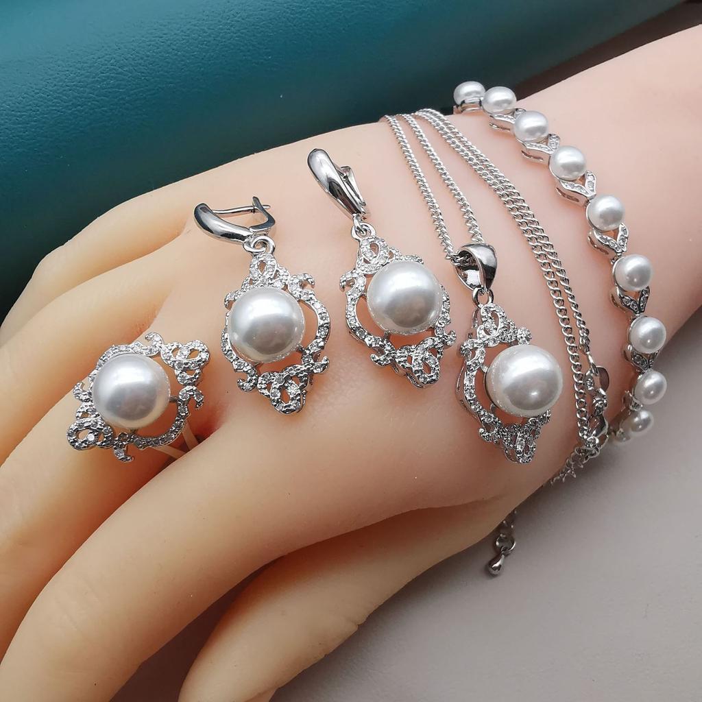 French Elegant Temperament Jewelry Set Niche Design Fashionable and Versatile Pearl Set Simple Collarbone Chain