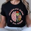 Celebra le Menti di Ogni Tipo T-shirt Consapevolezza Autismo Estetica Neurodivergente ADHD Maglietta Neurodiversità Assistente Sociale Top