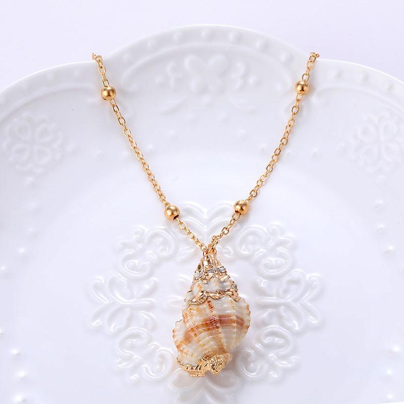 Ocean Inspired Fashionable Shell Necklace With Luxurious Gold Finish Plated