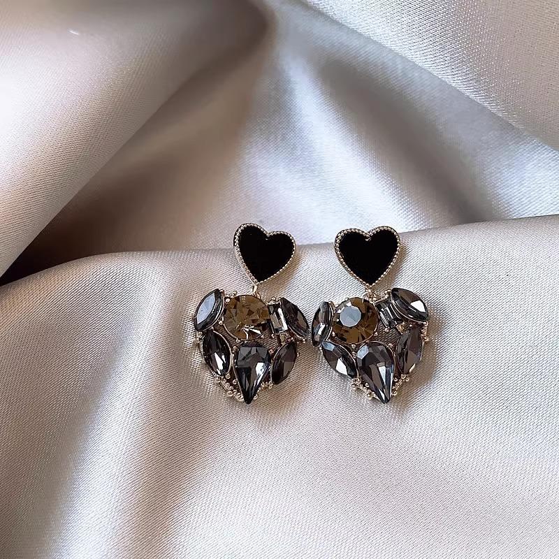 Female Niche High-end Heart-shaped Earrings