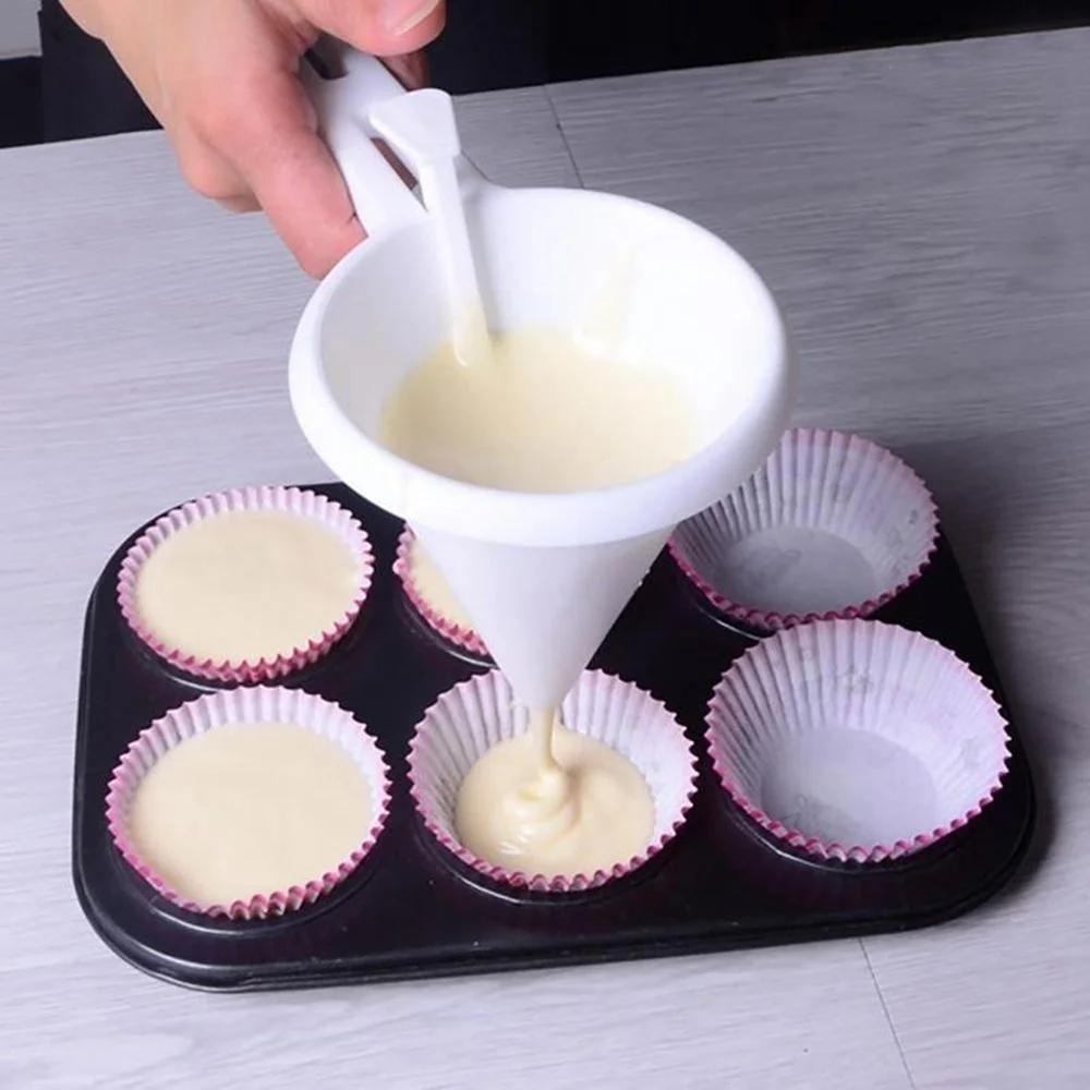 1Pcs Kitchen DIY Convenient Chocolate Candy Icing Funnel Mold White Foodgrade Plastic Pancake Cream Batter Dispenser