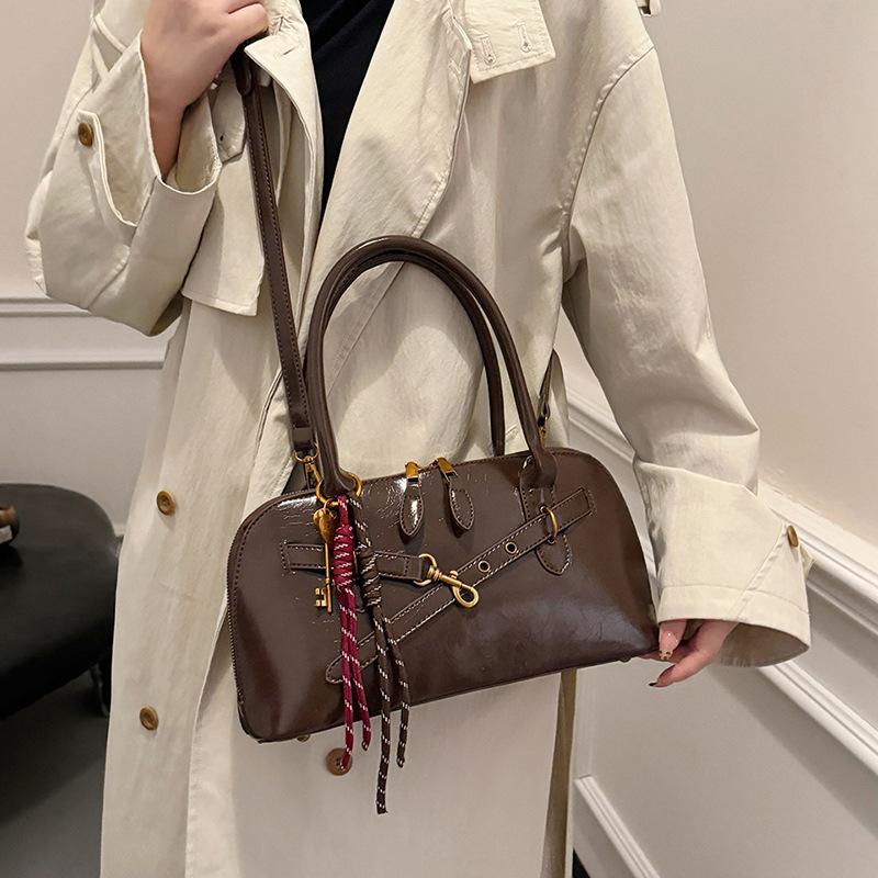 Portable Commuter Bag Women'S Fashion Retro Underarm Bag Simple Large Capacity Messenger Bag