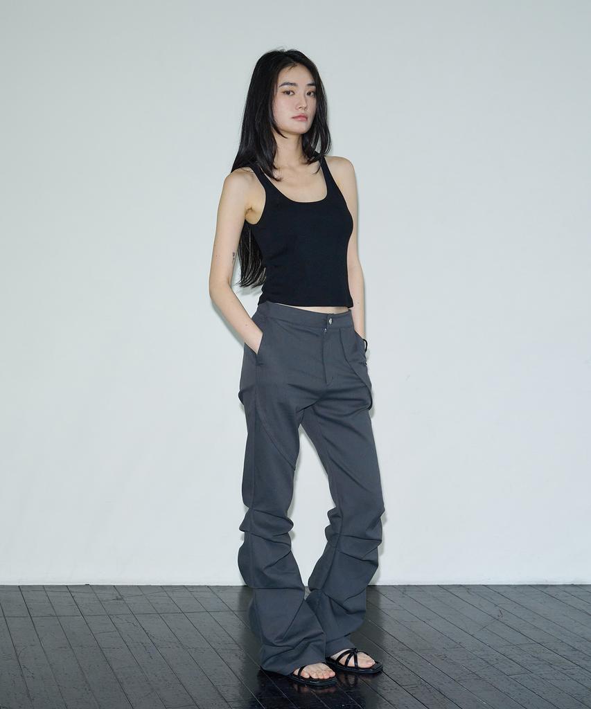 SIS A Deep Scoop Neckline Sleeveless [Black]