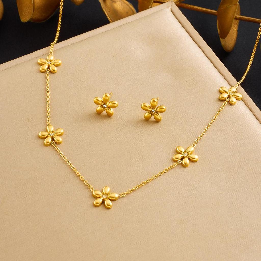 Trendy Gold-Plated Flower Pendant Necklace Set with Diamond Inlay