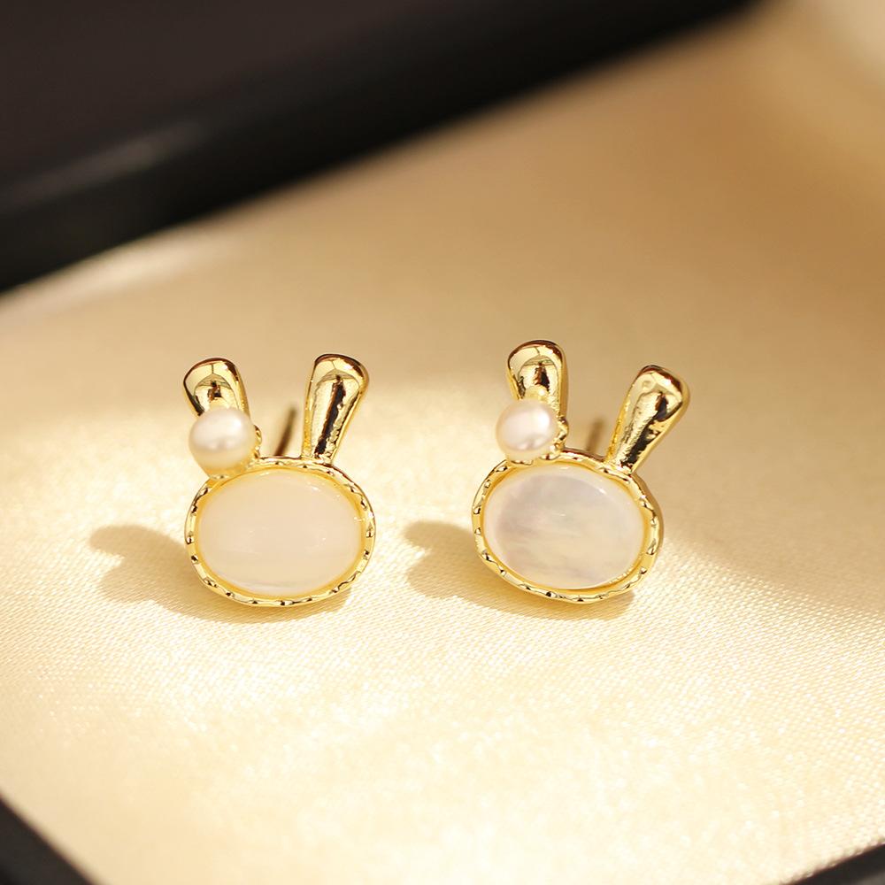 

Korean version Korean sweet and cute natural fritillary bunny stud earrings gold-plated silver needle versatile animal earrings earrings women