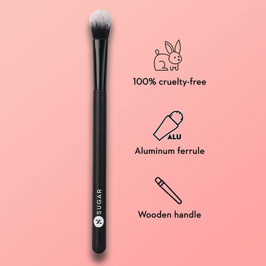 SUGAR Cosmetics Blend Trend - 006 Highlighter Brush (Brush For Easy Application of Highlighter) - Soft, Synthetic Bristles and Wooden Handle