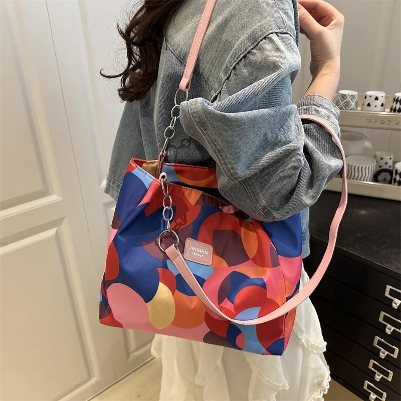 Personality trend Spring and summer new fashion contrasting colors women's large capacity shoulder underarm portable tote bag