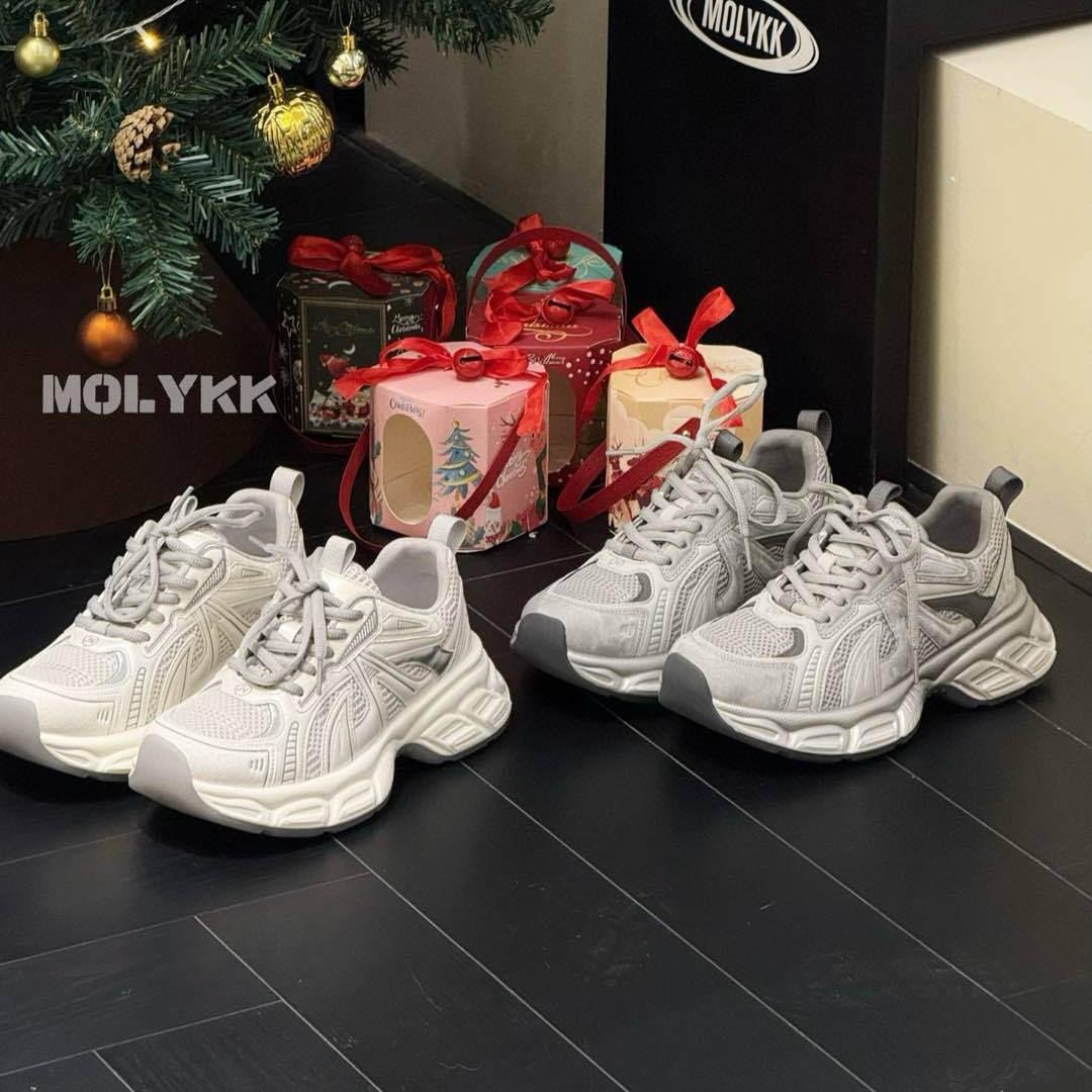 

Европейские товары популярные сетчатые дышащие кроссовки для папы женские 2025 весна новая легкая мягкая подошва подчеркивающие стопу маленькие модные повседневные туфли 39 серый