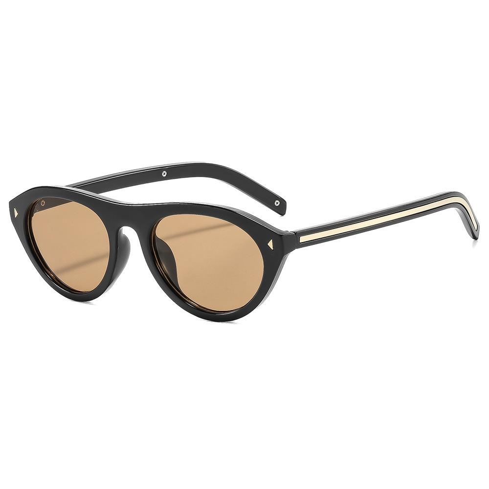 Arrow triangle cat eye sunglasses, new rice nail fashion sunglasses, high-end photography, European and American sunglasses.
