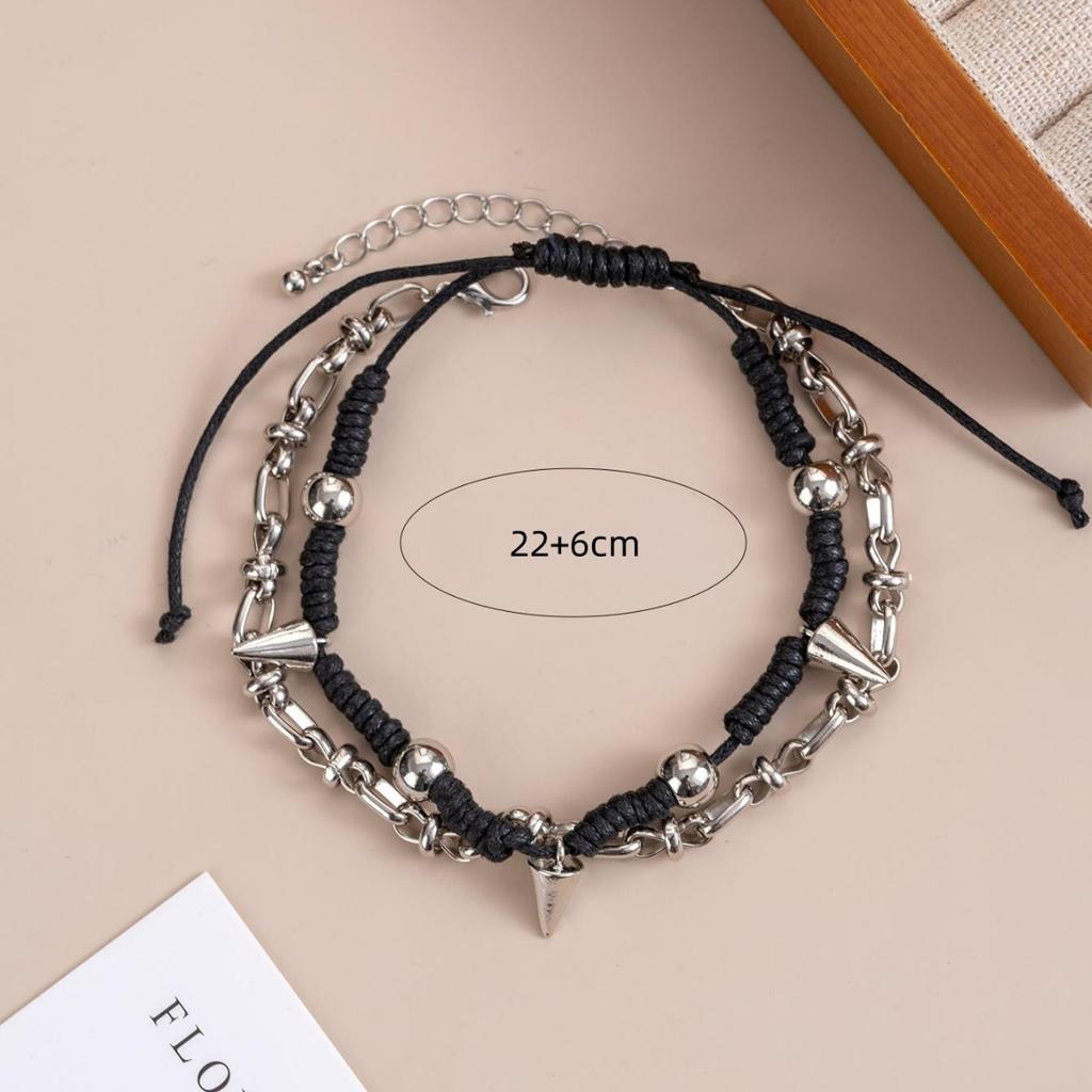 The new self-developed temperament rivet hand-woven bracelet has a simple and fine design.