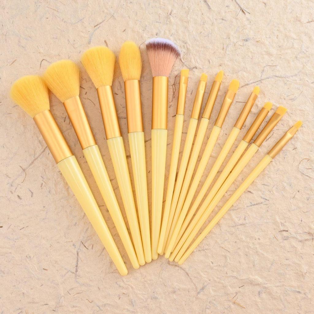 13-Piece Four-Season Green Makeup Brush Set: Soft Eyeshadow, Loose Powder, Blush, Concealer & Portable Brushes.