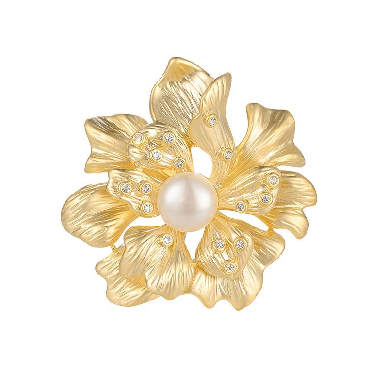 Bo Xin Yun Peony Brooch: Elegant High-End Chinese Style Pin for Suit or Cheongsam - Exquisite and Trendy Gift.
