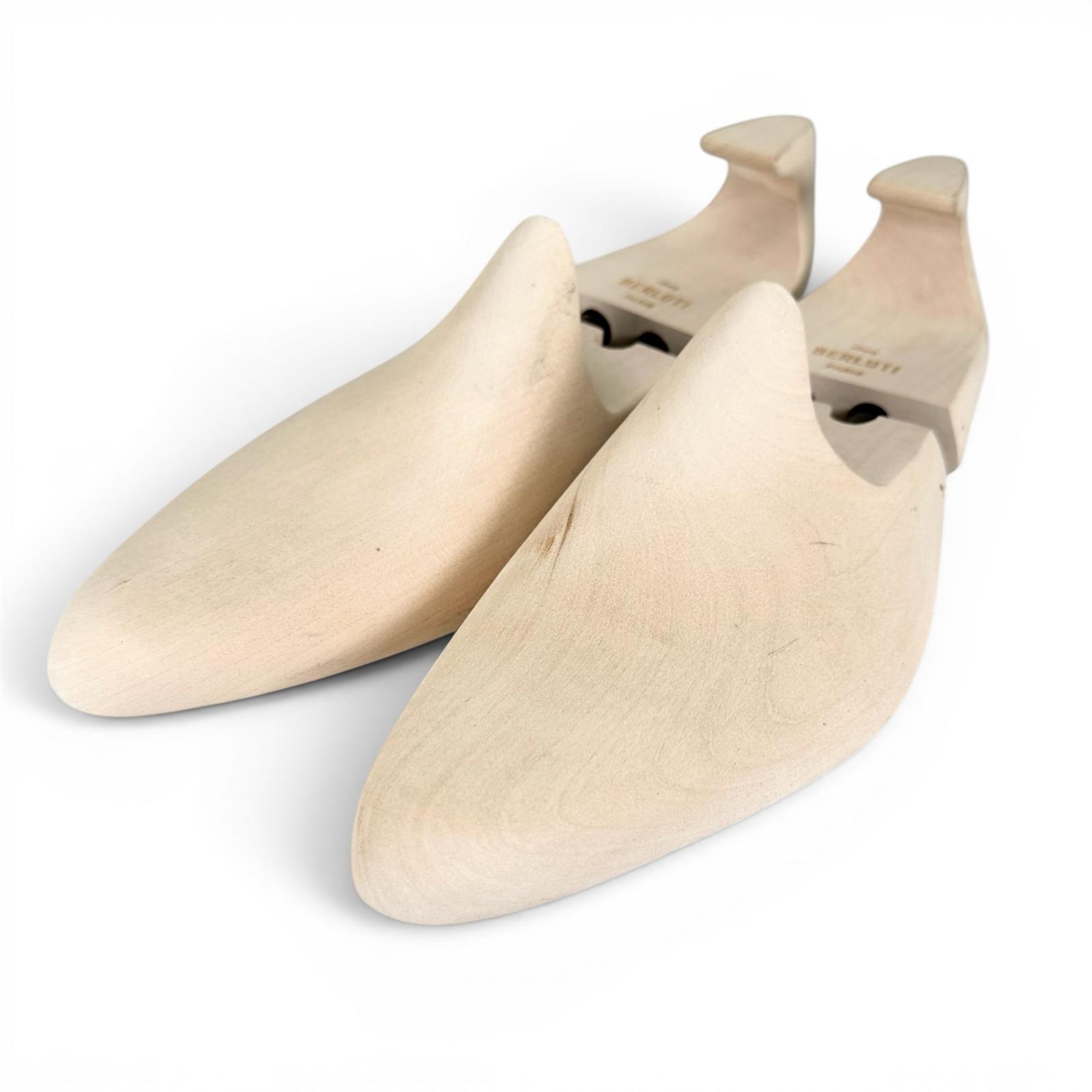Great BERLUTI Shoe tree Logo-engraved shoe trees natural wooden mens 9 Used