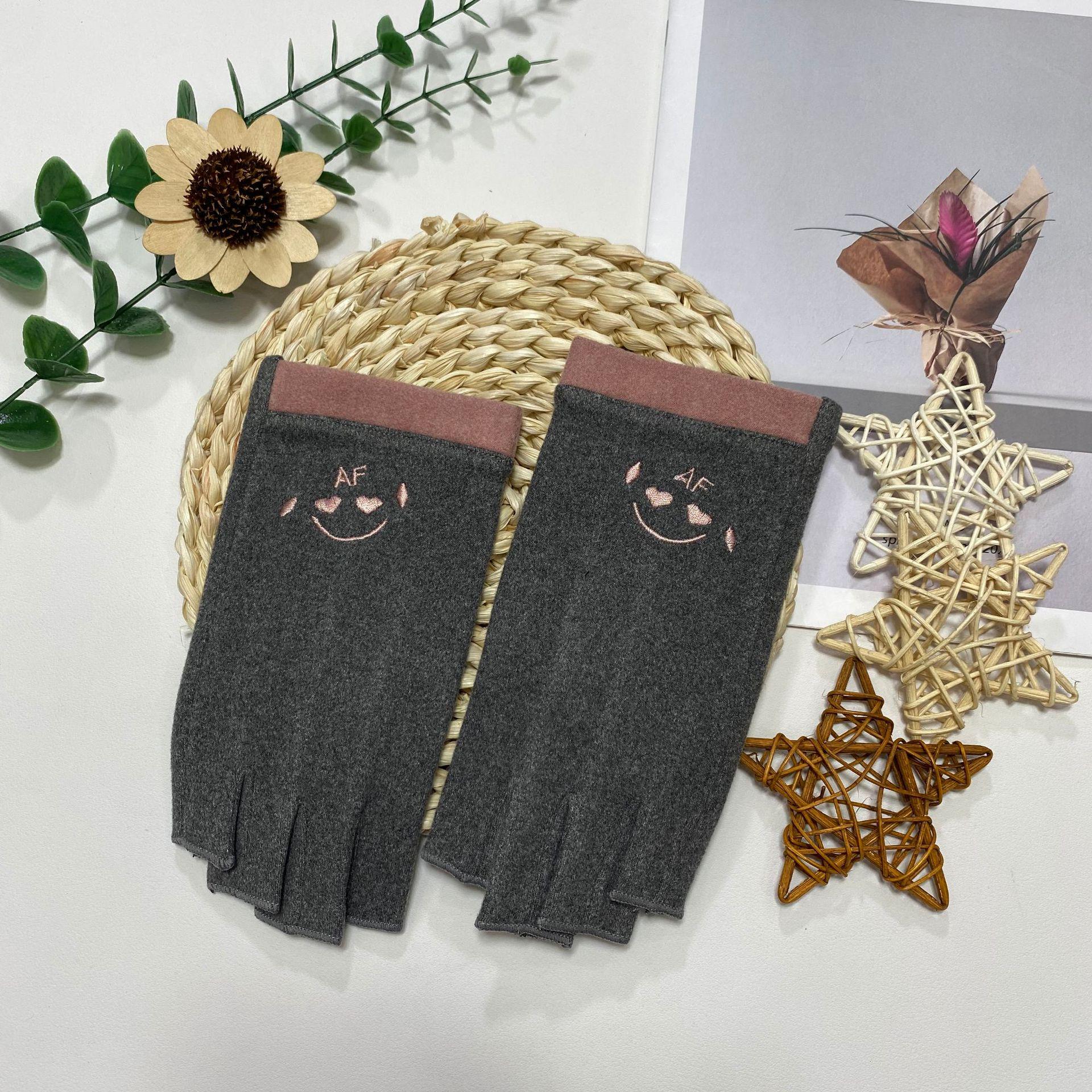 

New Korean Style Windproof Half-Finger Gloves: Cute, Thin, and Warm for Cycling and Writing in Autumn and Winter One Size