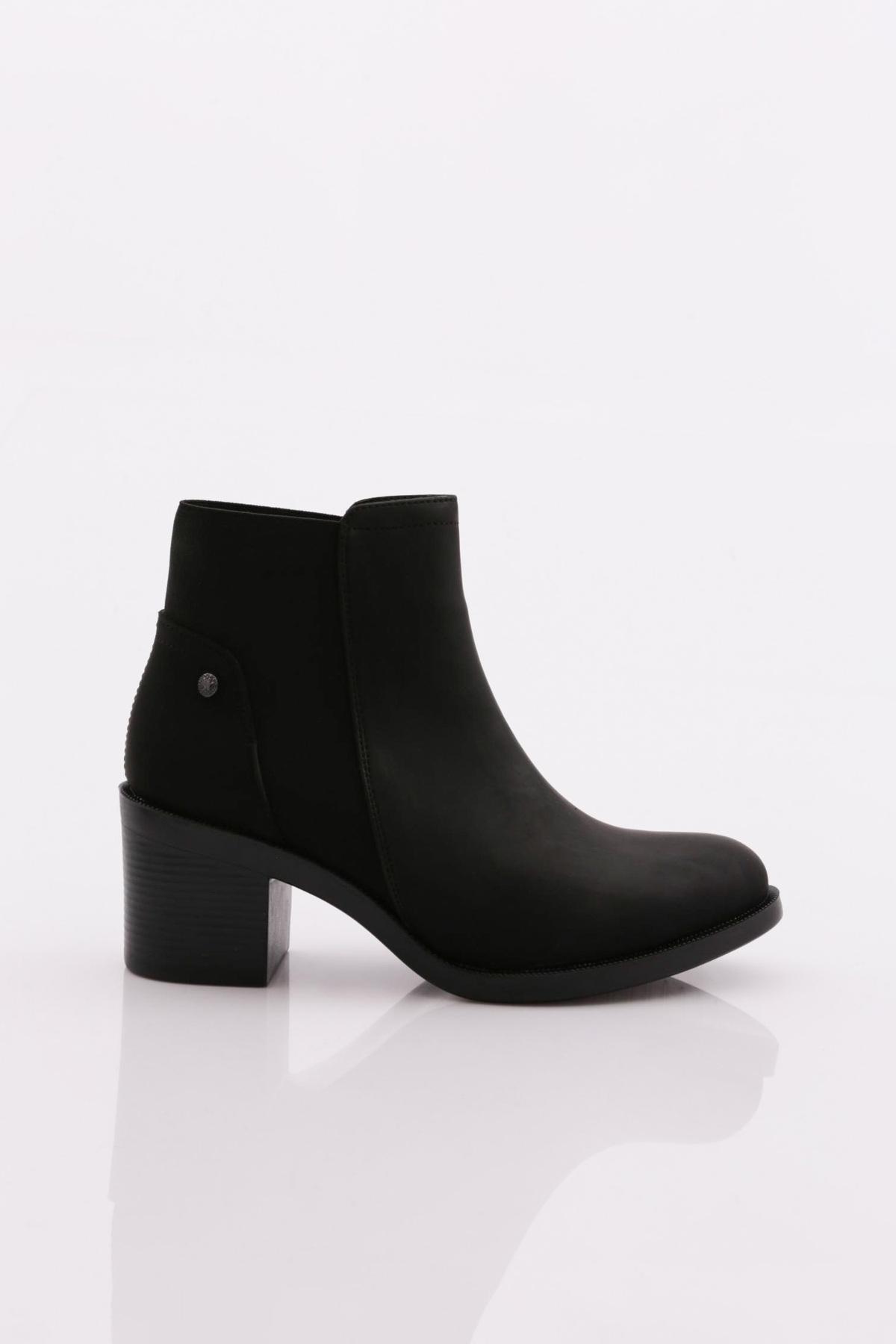 

Женские модные ботинки на каблуке с эластичными вставками