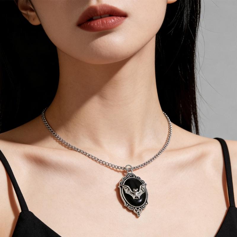 Stylish Gothic Bat Necklace With Sparkling Gem For Women And Men Special Event Pendant Neckchain